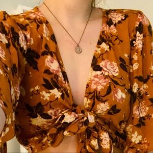 A cute and trendy floral crop top from American Eagle Outfitters, Size medium :)